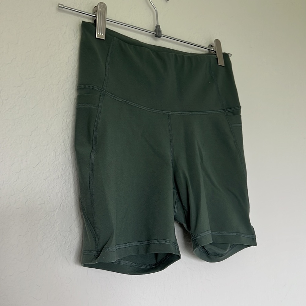 Gray / green biker shorts
